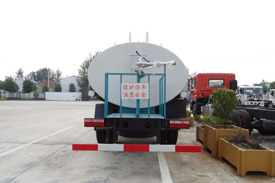 東風小三軸16方灑水車