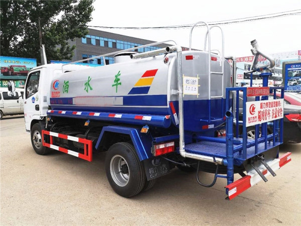 東風(fēng)多利卡D6灑水車(chē)_3-6噸灑水車(chē)