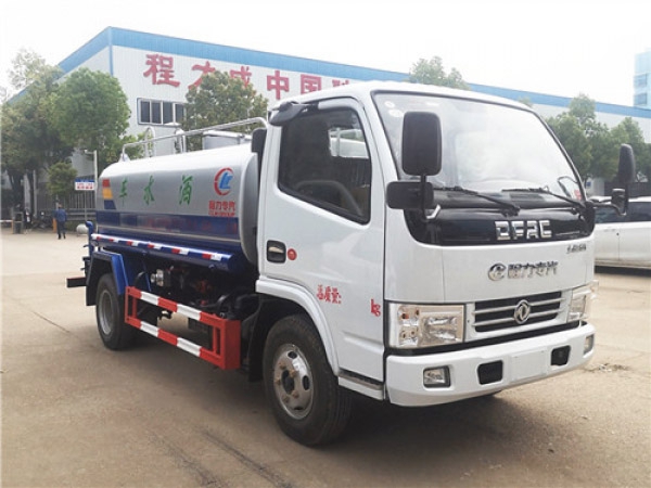 東風(fēng)多利卡D6灑水車(chē)_3-6噸灑水車(chē)